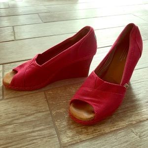 Toms size 7 red wedges